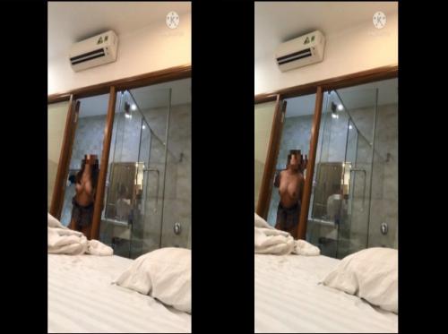 Saya sangat terangsang sehingga saya mencambuknya di kamar mandi